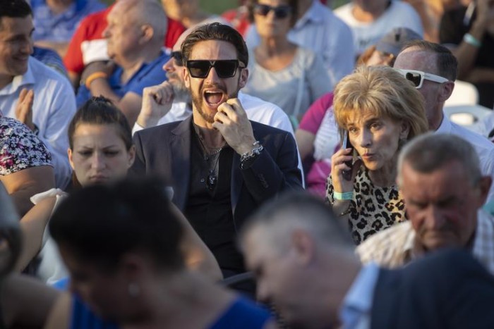 Shane Tusup a verseny közben még lelkesen szurkolt kedvesének / Fotó: Czerkl Gábor