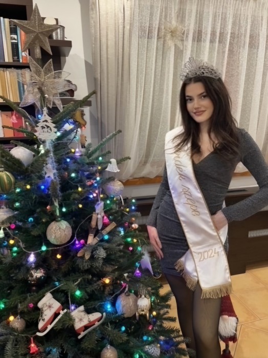 Uzsák Emma